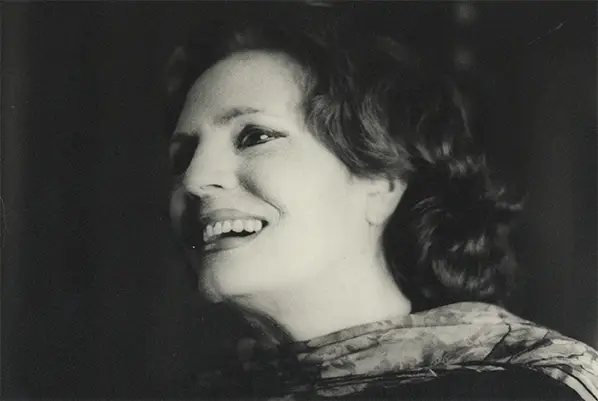 Fotografia da fadista Amália Rodrigues, 1986 // Créditos: "Amália Rodrigues", MNT / MNT 150726 / Ana Esquível - MNTD-DGPC