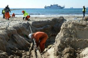 Workers install the SEA-ME-WE 5 high-speed undersea cable in France (Boris Horvat/Getty Images)
