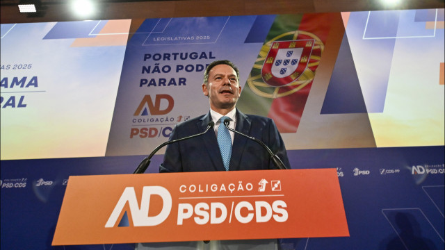 Montenegro promete país sem défice e desafia Pedro Nuno sobre descida do IRS
