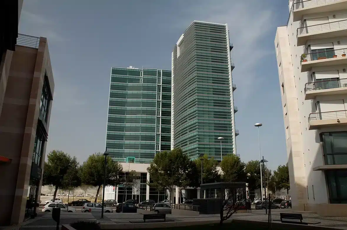 EDIFÍCIO ADAMASTOR. FOTOGRAFIA RETIRADA DO SITE DA IMOPÓLIS.