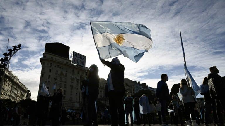 Portuguese in Argentina protest Wednesday against Portuguese consulate