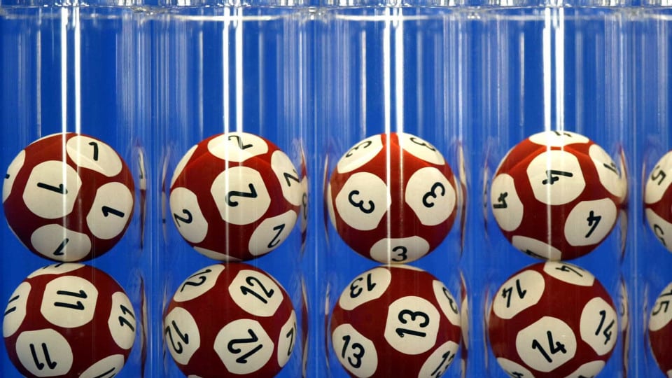 Without jackpot winners, EuroMillions draw gives 2nd and 3rd prizes to Portugal