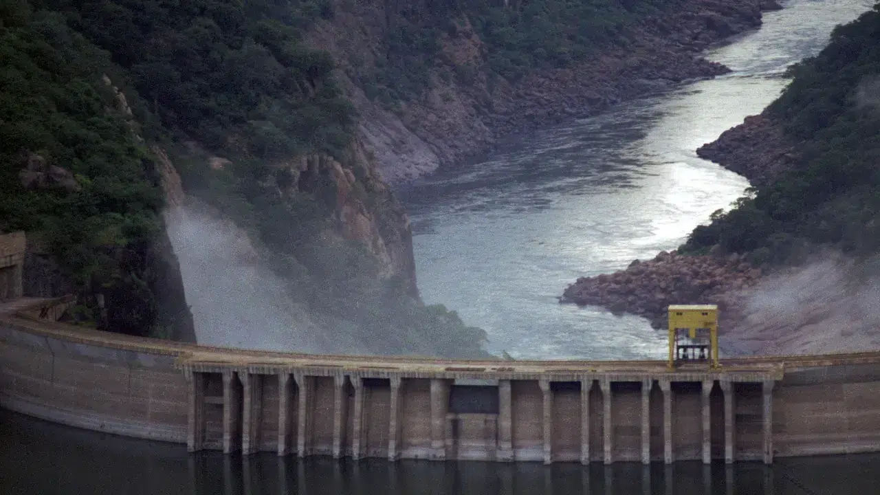 Cahora Bassa Hydroelectric paid 476 million to the Mozambican state.