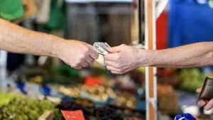 Most Portuguese people use cash and want a law for acceptance.