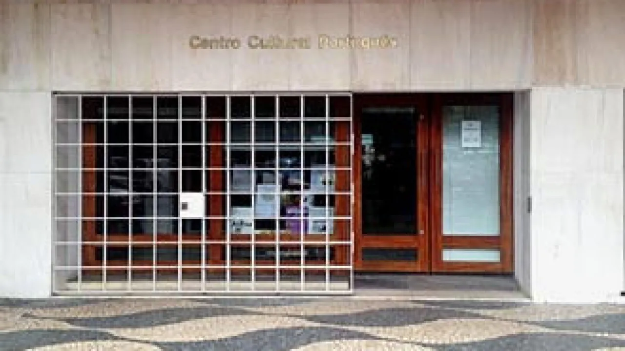 Plastic artist Mário Forjaz Secca exhibits at the Cultural Center in Maputo