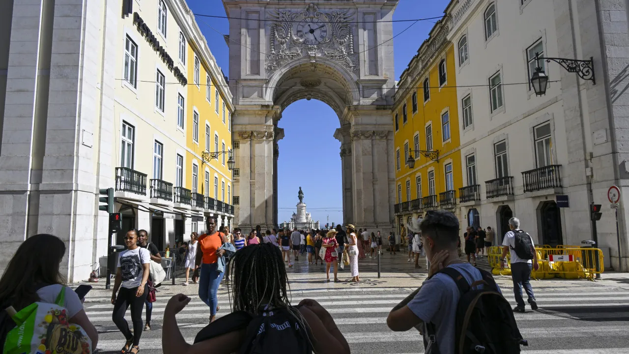 Competition accuses tourism business association of price fixing
