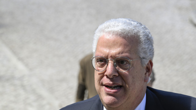 Déficit: Yes or No? Economy Minister reverses position in minutes