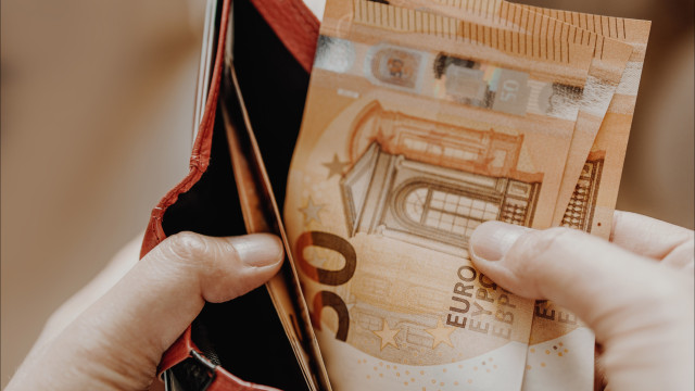 Programa da AD prevê SMN de 1.100€ e nenhum pensionista abaixo de 870€