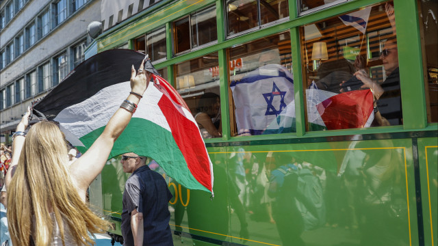 Eurovisão arranca com protestos (e Portugal 'ignorado' em passadeira)