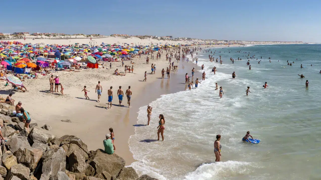Race to the beaches and terraces! Weekend brings (much desired) 30ºC