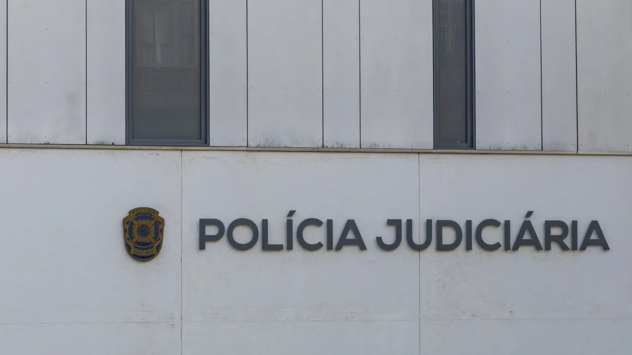 Three detained at Lisbon airport "in recent days." They were carrying drugs.