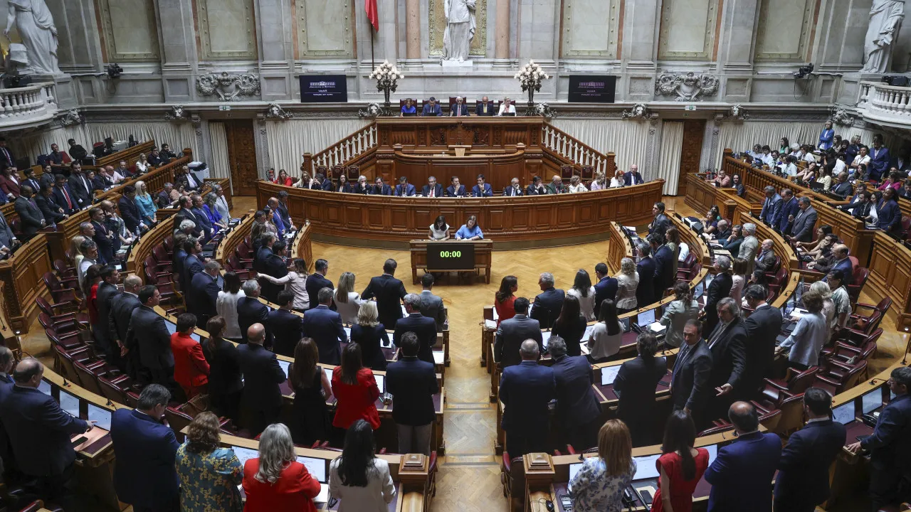 AR discusses CPI on blackout. Livre's proposal is guaranteed to be rejected.