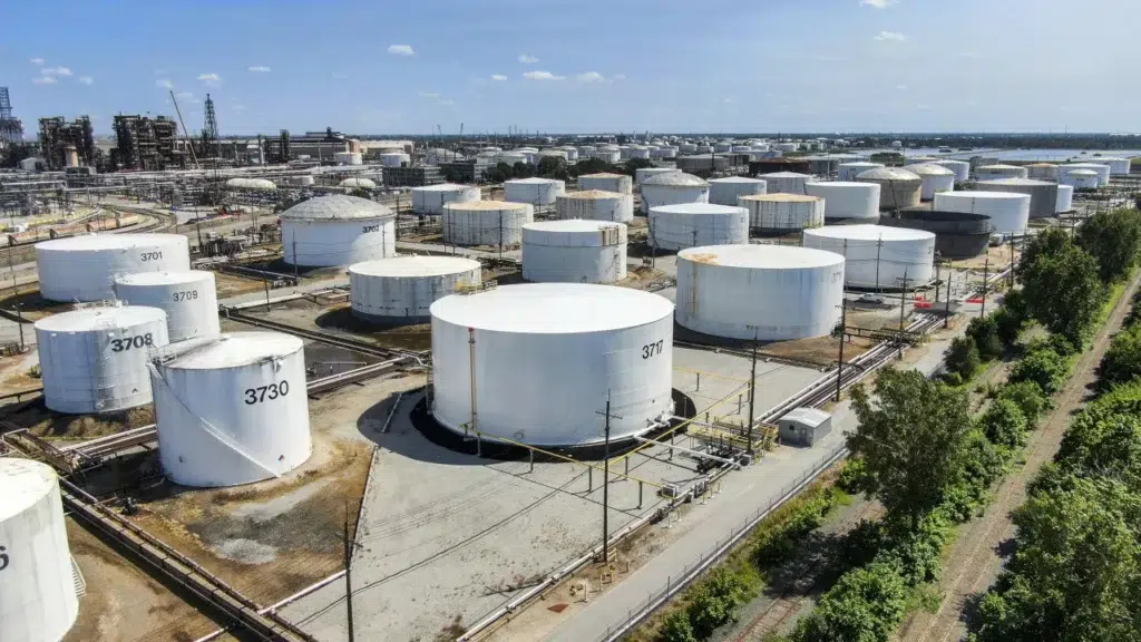 Brent quote for delivery in August drops 0.24% to 67.61 dollars