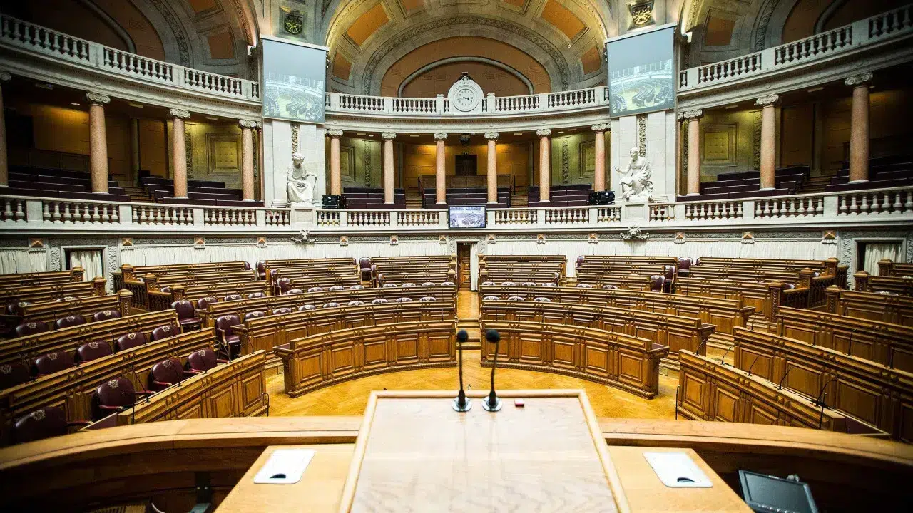 BY THE MINUTE: Government presents (and discusses) program today. Follow here