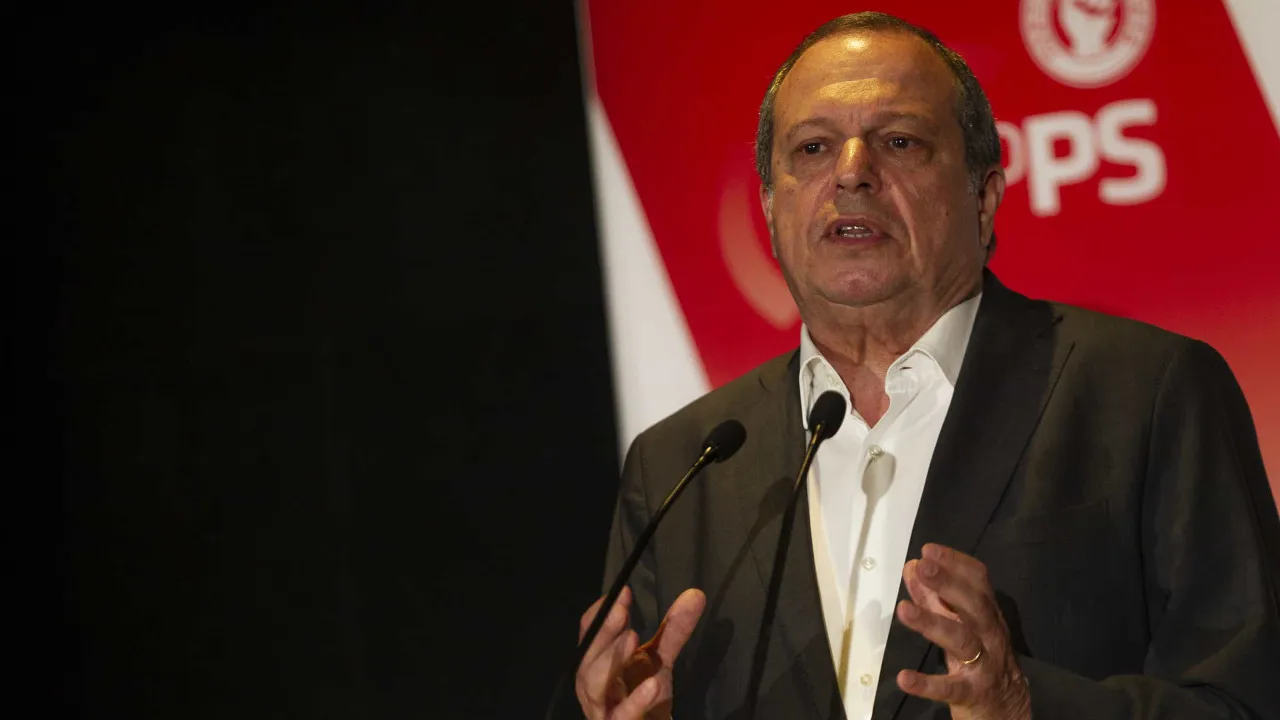 Carlos César accuses Montenegro of measures to "seduce" IL and Chega.