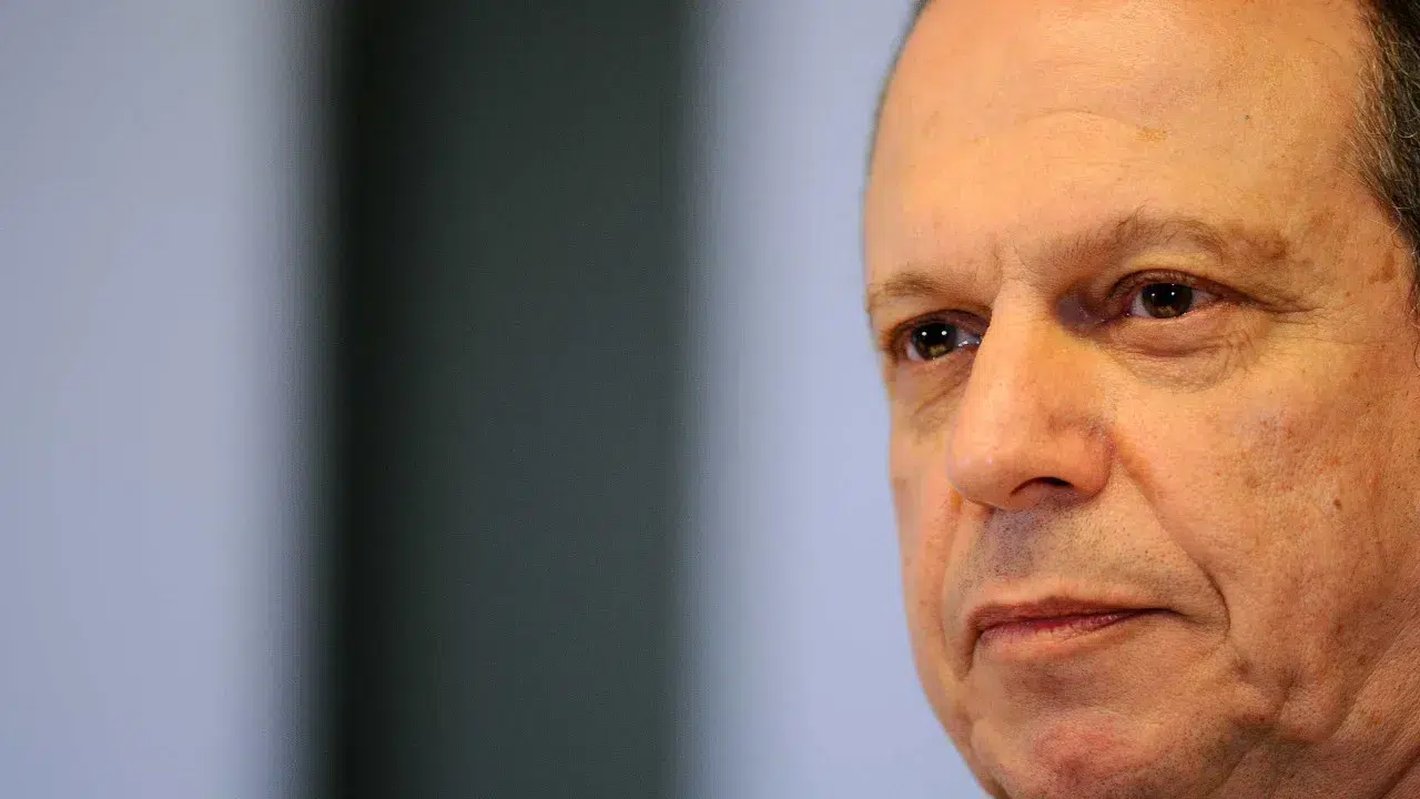 César calls for pedagogical and political firmness against "totalitarian tendencies"