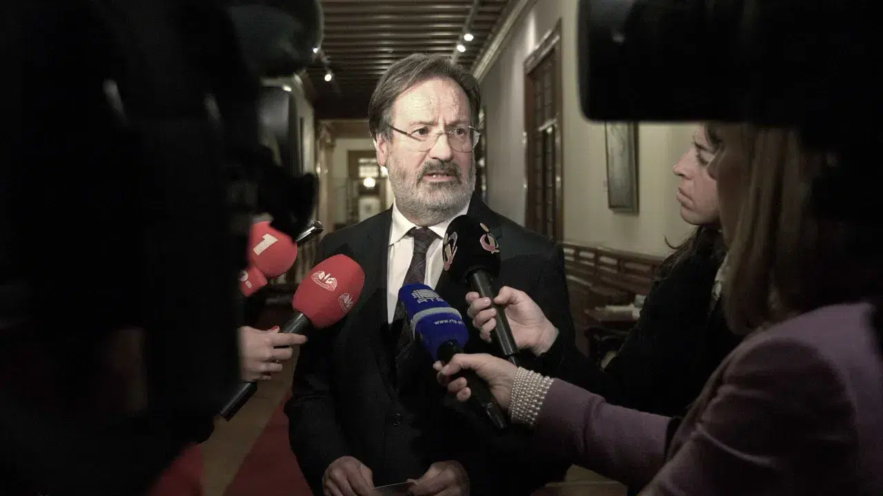 Former minister Alberto Martins declares “support for António José Seguro”