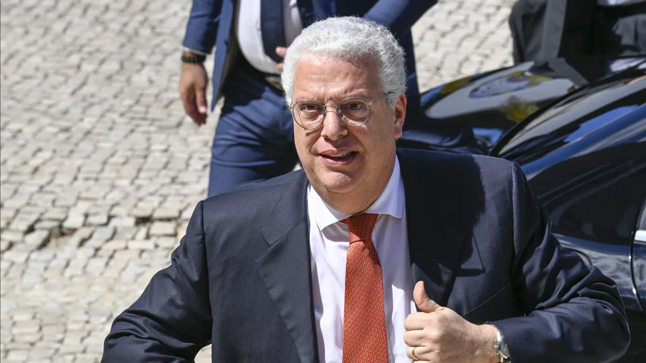 Former Minister of Economy Pedro Reis resigns from his position as a deputy.