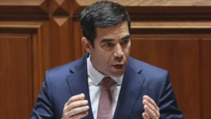Government challenges Chega to enable changes to "regulate immigration"