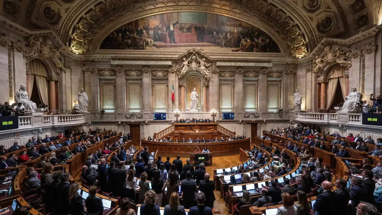 Government promises dialogue with oppositions, but warns about "transformation"