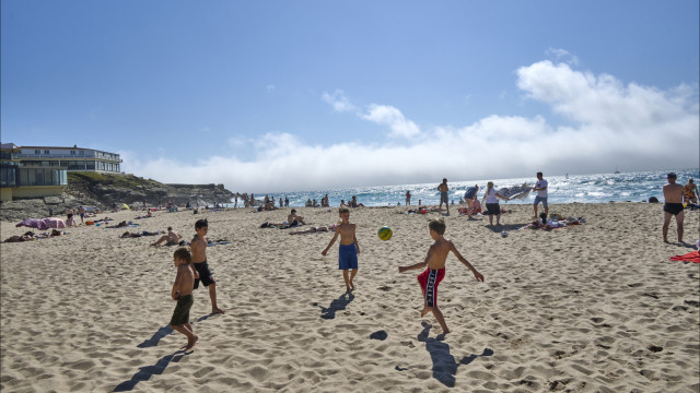 Hot weather with highs of 44ºC puts the country under yellow warning. Find out where.