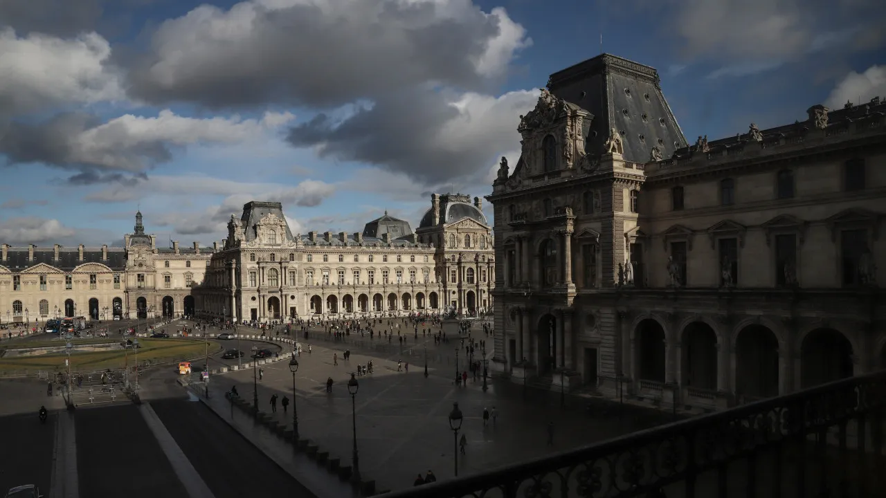 Louvre closes due to protest by employees exhausted by overcrowding