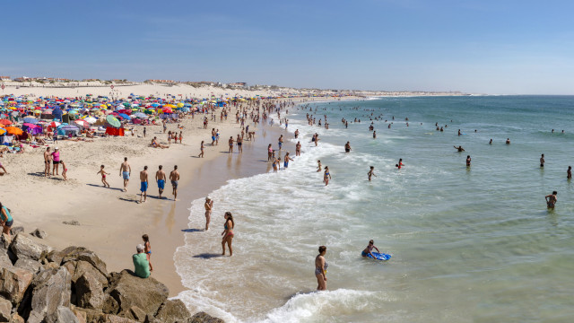 Época balnear arranca oficialmente no domingo. Há mais 10 praias vigiadas