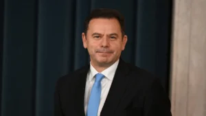 Montenegro promises Carneiro "dialogue" but without excluding other forces