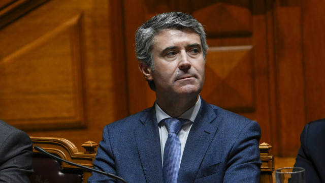 Carneiro pede