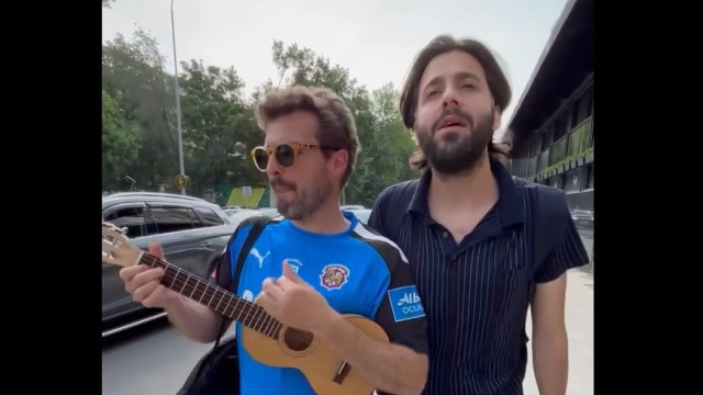 Salvador Sobral levou 'Deslocado' dos NAPA ao Uzbequistão. Veja