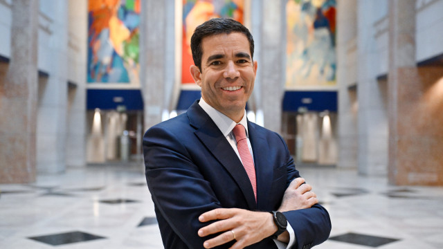 Leitão Amaro novamente rosto do Governo (e responsável por migrações)