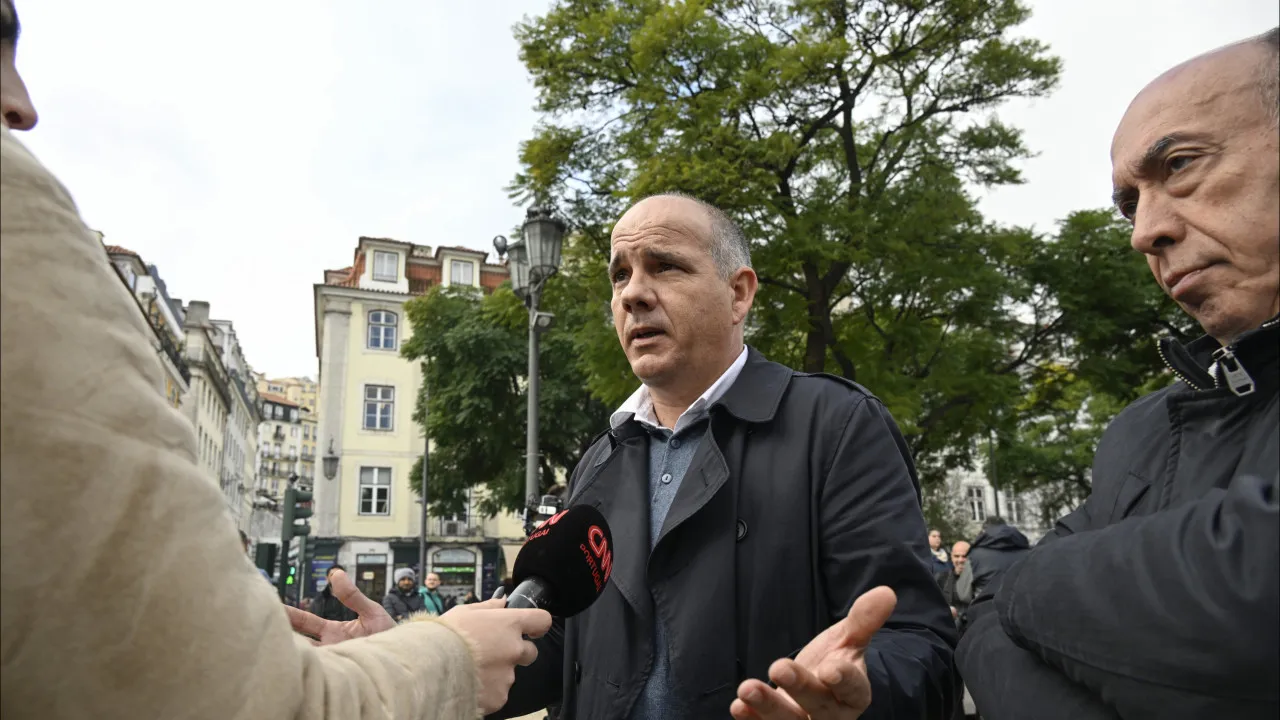 PCP delivered 140,000 signatures in São Bento for the increase of salaries