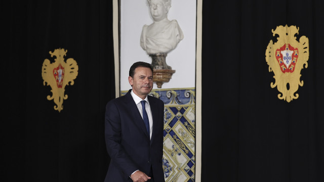 Poll: Majority rejects constitutional revision. PS is the preferred partner