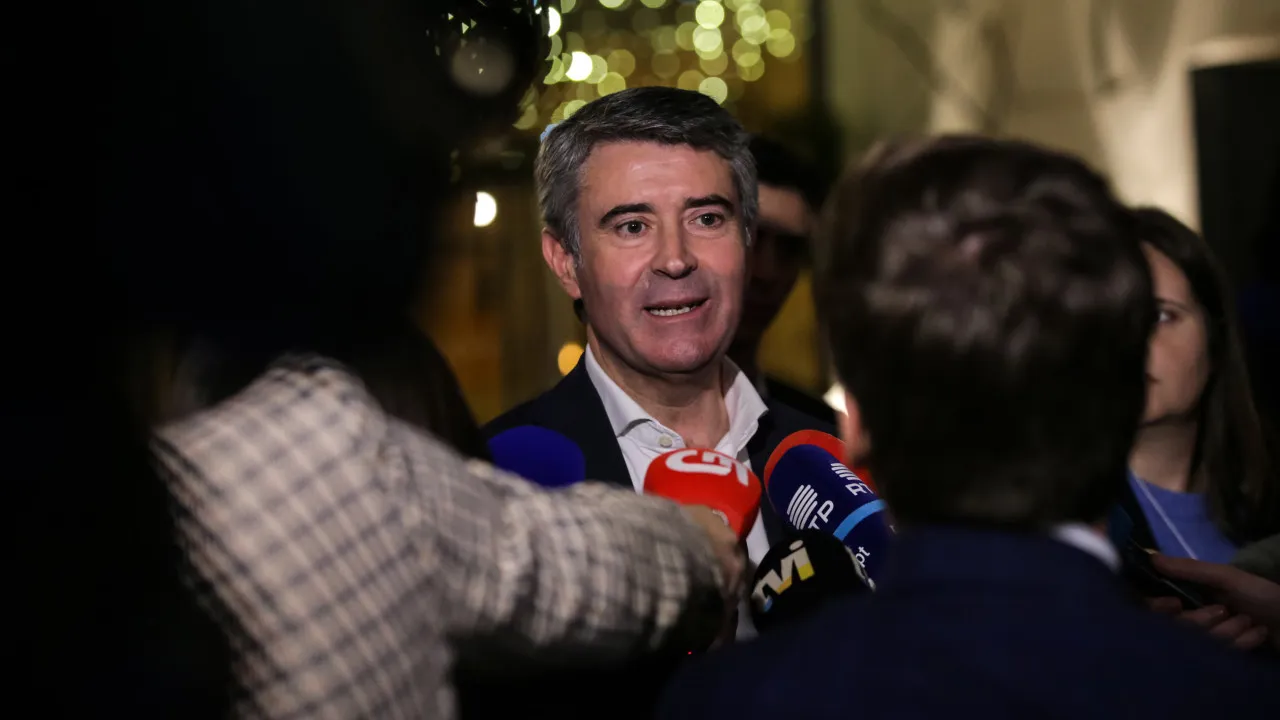 PS "concerned" with "proposals" from the Government outside the "electoral discussion"