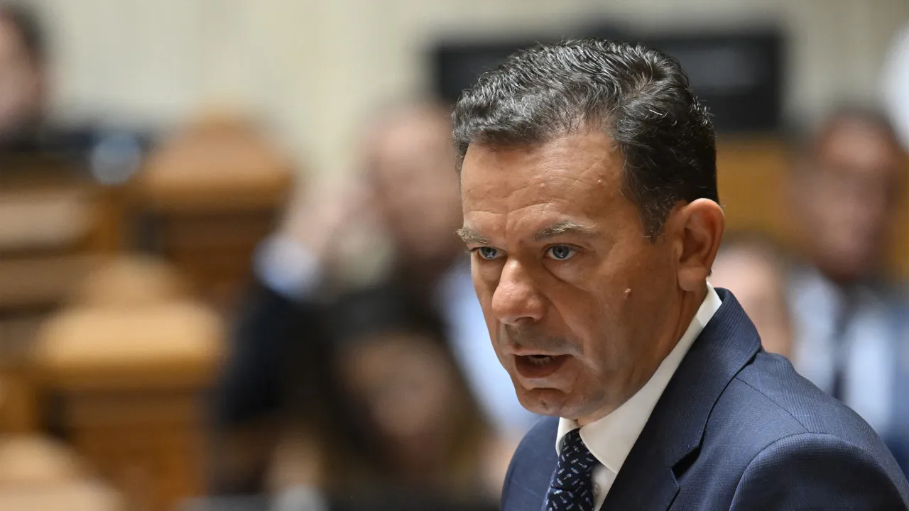 PS has the "historic challenge" of being a constructive opposition for the first time.