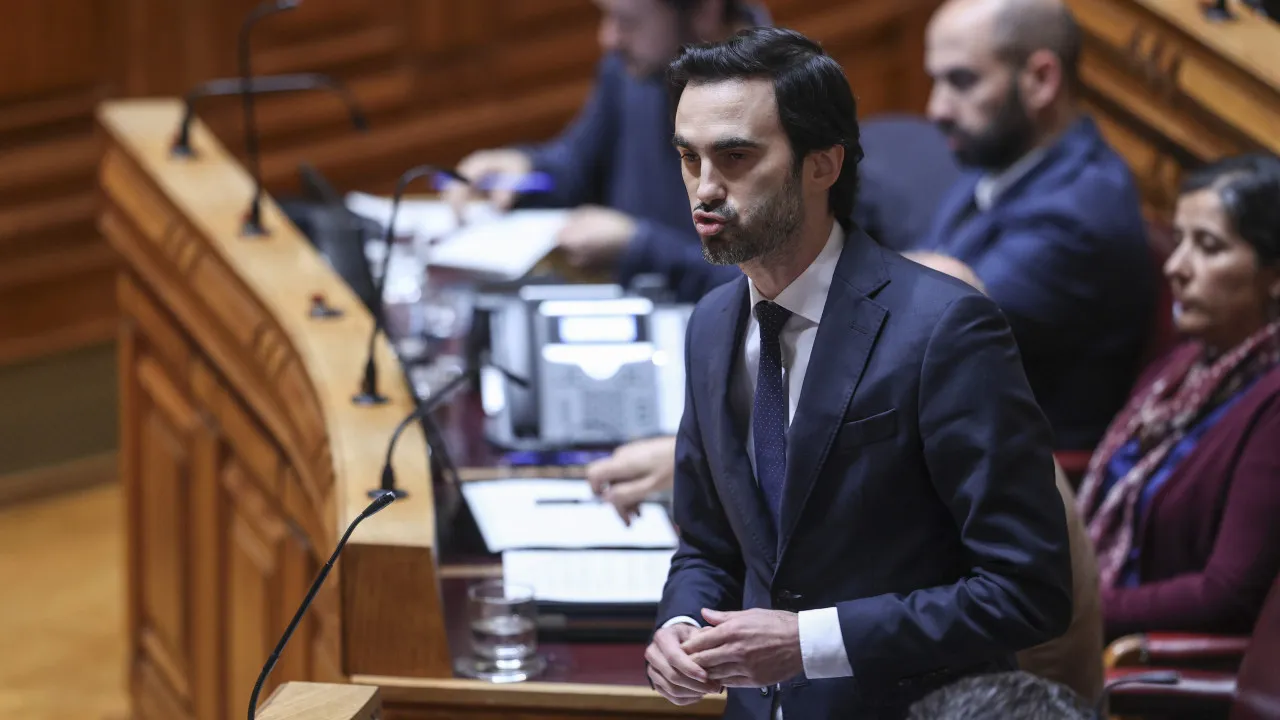 PS warns that it will not accept "setbacks in labor protection"