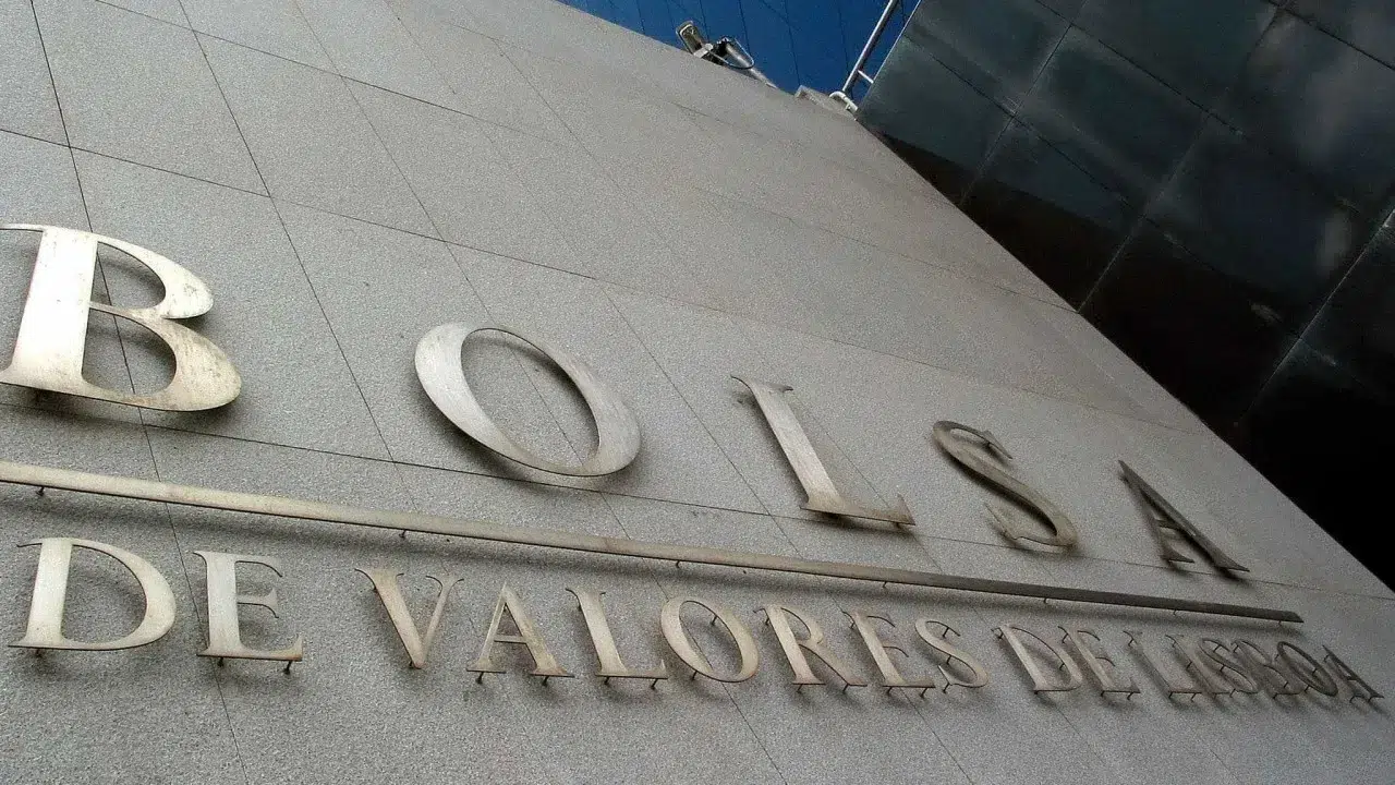 PSI falls with Ibersol dropping around 6.70% and Galp rising 2.60%
