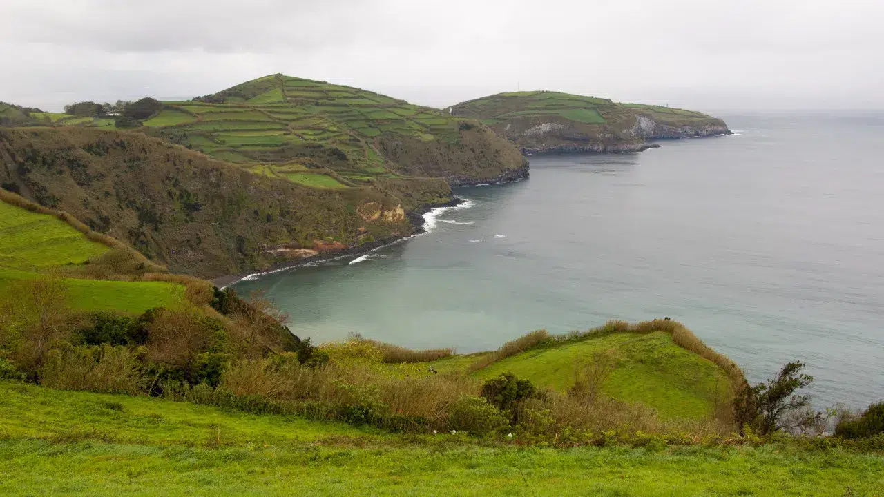 Three earthquakes with magnitudes between 3.0 and 3.7 felt on the island of São Miguel