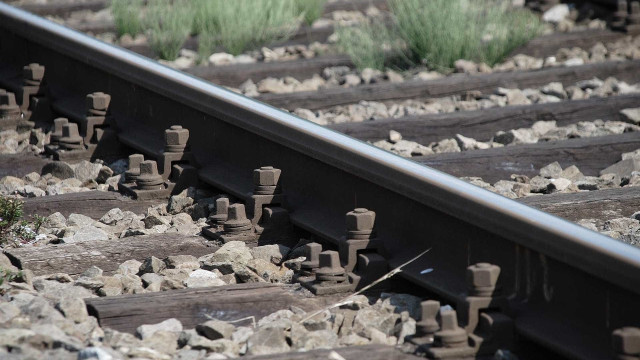 At least 4 injured after train collision with truck in Fundão