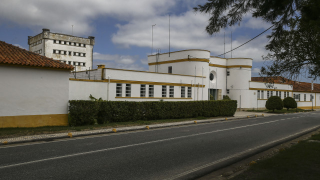 Dois reclusos fugiram da cadeia de Alcoentre. Torre de vigilância inativa