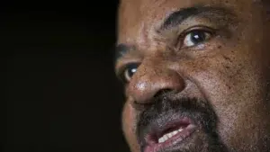 Angola should "step back to advance better," said Bonga