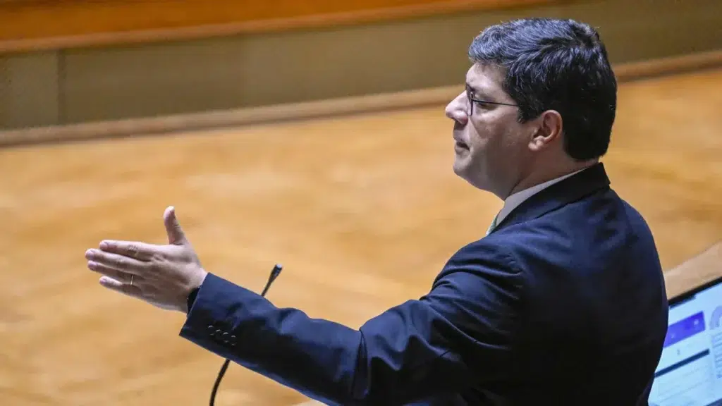 Eurico Brilhante Dias elected PS parliamentary leader with 92.5% of the votes