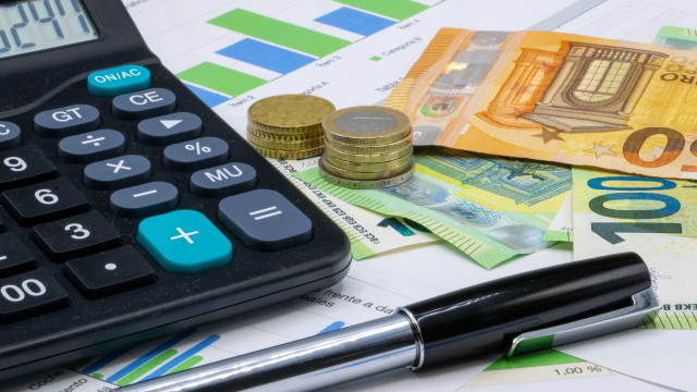 IRS. Companies can adjust withholdings if they do not apply tables in August