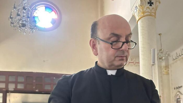 Israel ataca única igreja católica em Gaza e fere amigo de Papa Francisco