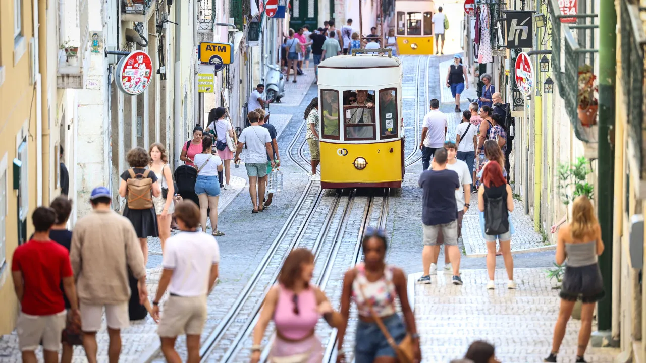Lisbon Municipal Assembly argues that “there is no excess of tourism”