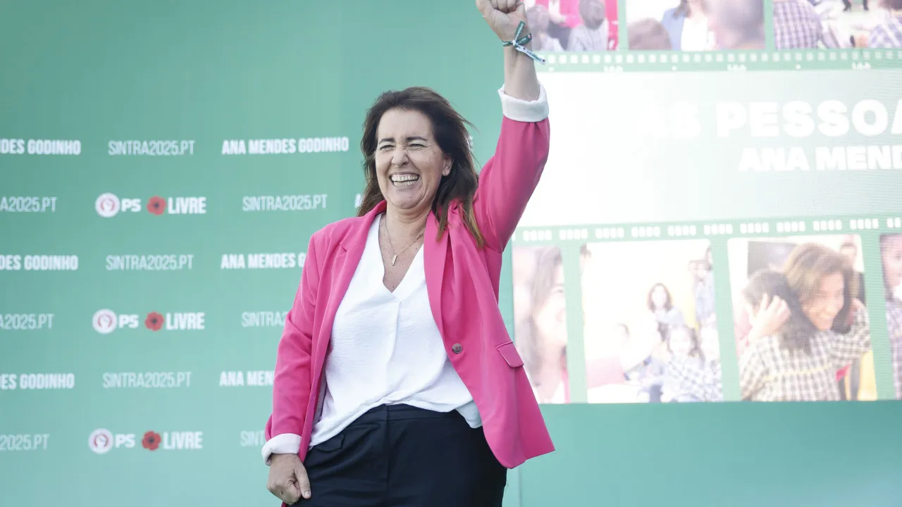 Mendes Godinho promises 10,000 houses in Sintra by 2030 and more transport.