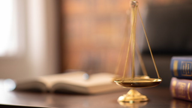 Preventive for 2 suspects of fraud in IT systems acquisition