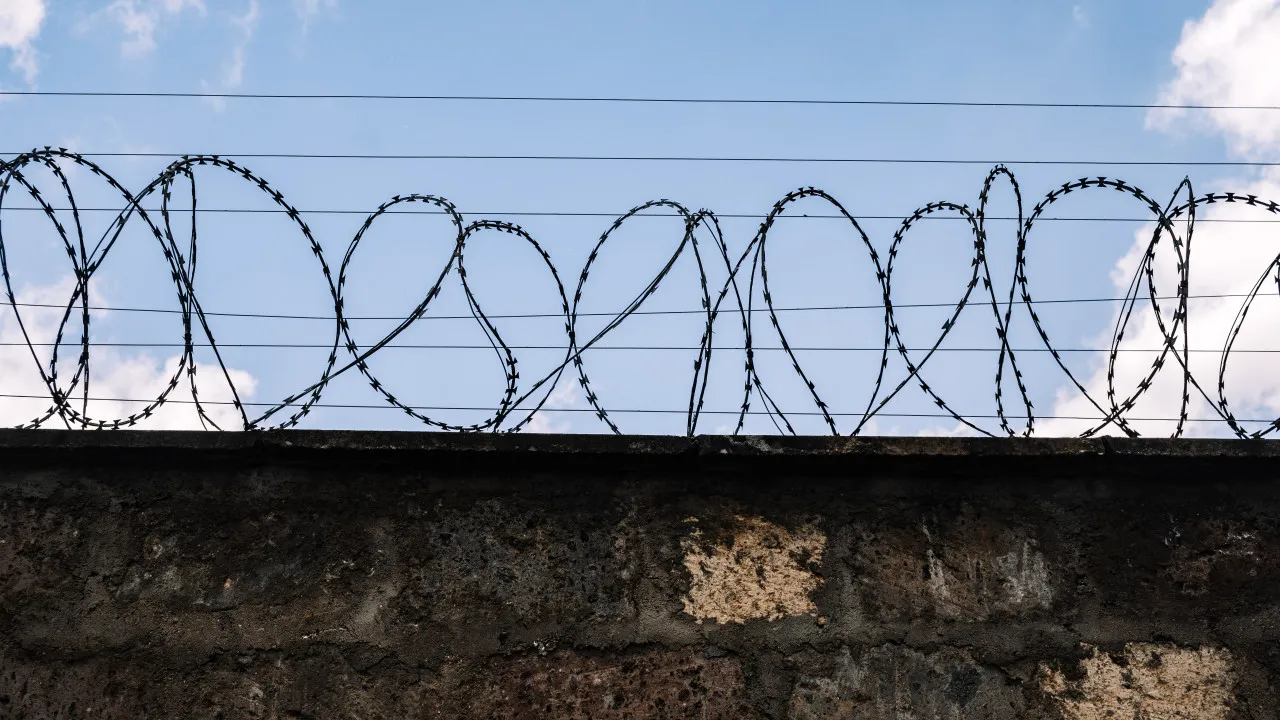 Prison service technicians on a new overtime strike