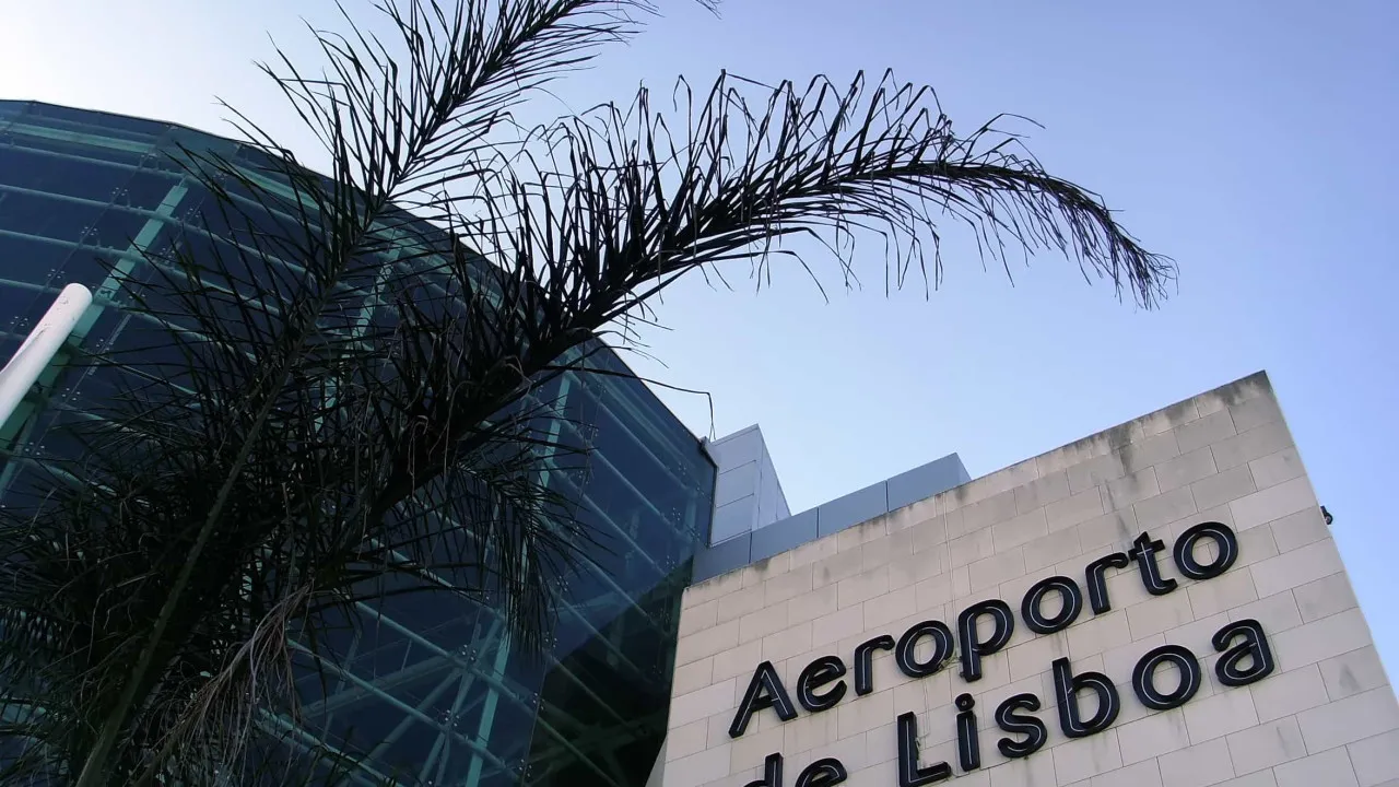 Protests for the end of the airport in Lisbon (and proposal presented in the Parliament)