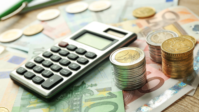 Descida do IRS: Quanto poupa uma família? E um solteiro ou um reformado?